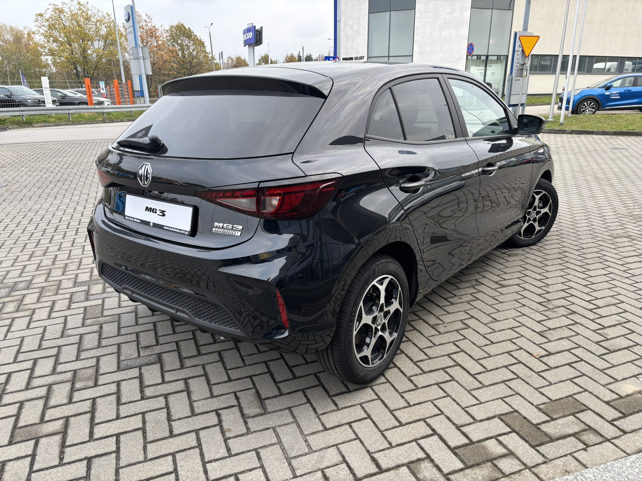 
								Nowy MG3 Exclusive 1.5 HEV+ 195KM full									