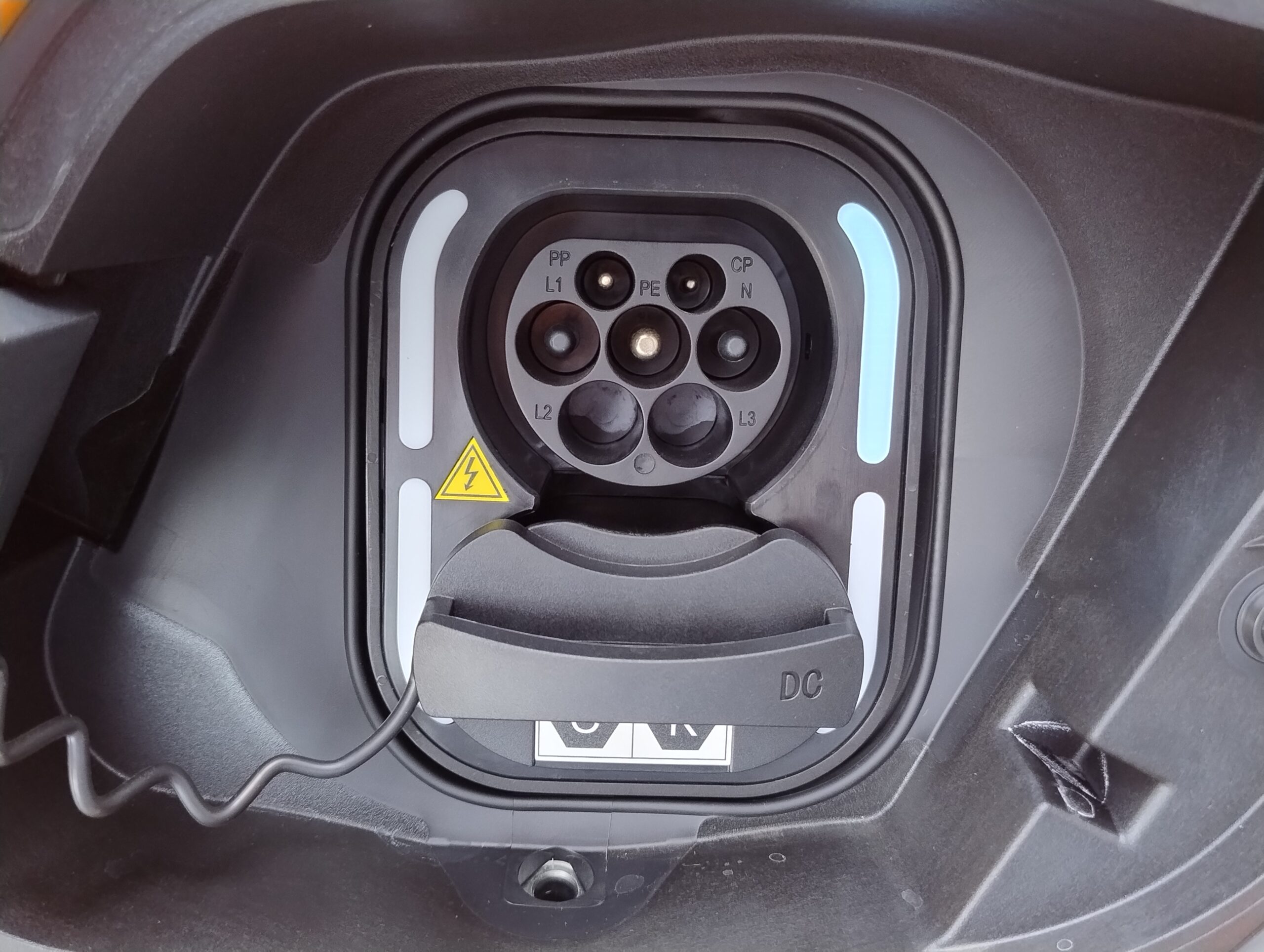 
								MG MG4 – pomarańczowy full									