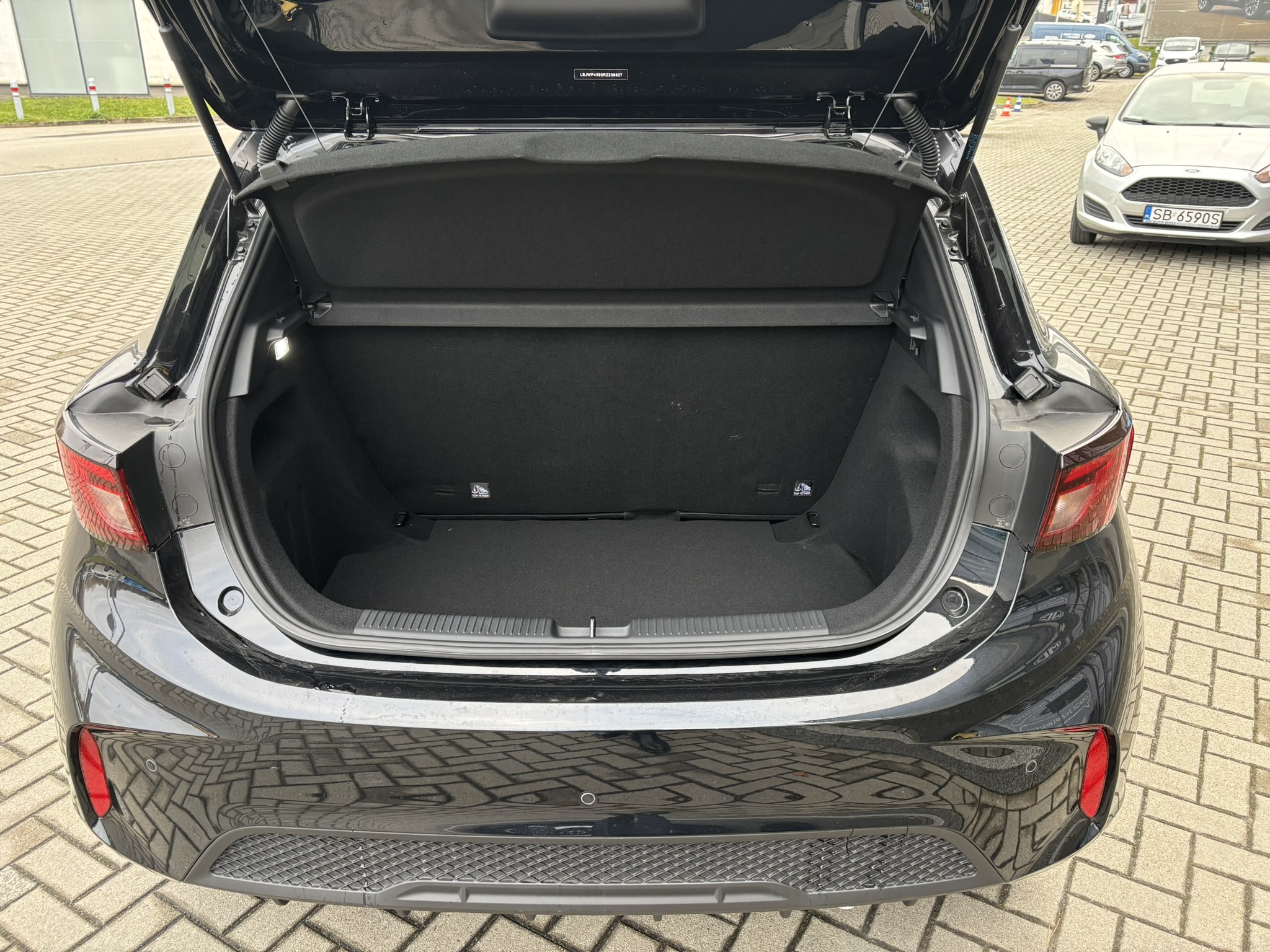 
								Nowy MG3 Exclusive 1.5 HEV+ 195KM full									