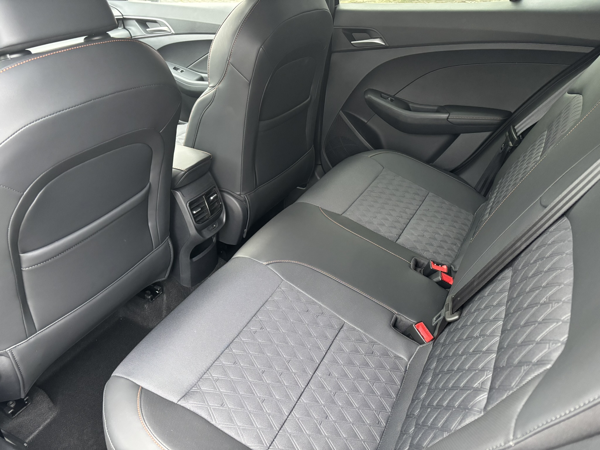 
								Nowy MG3 Exclusive 1.5 HEV+ 195KM full									