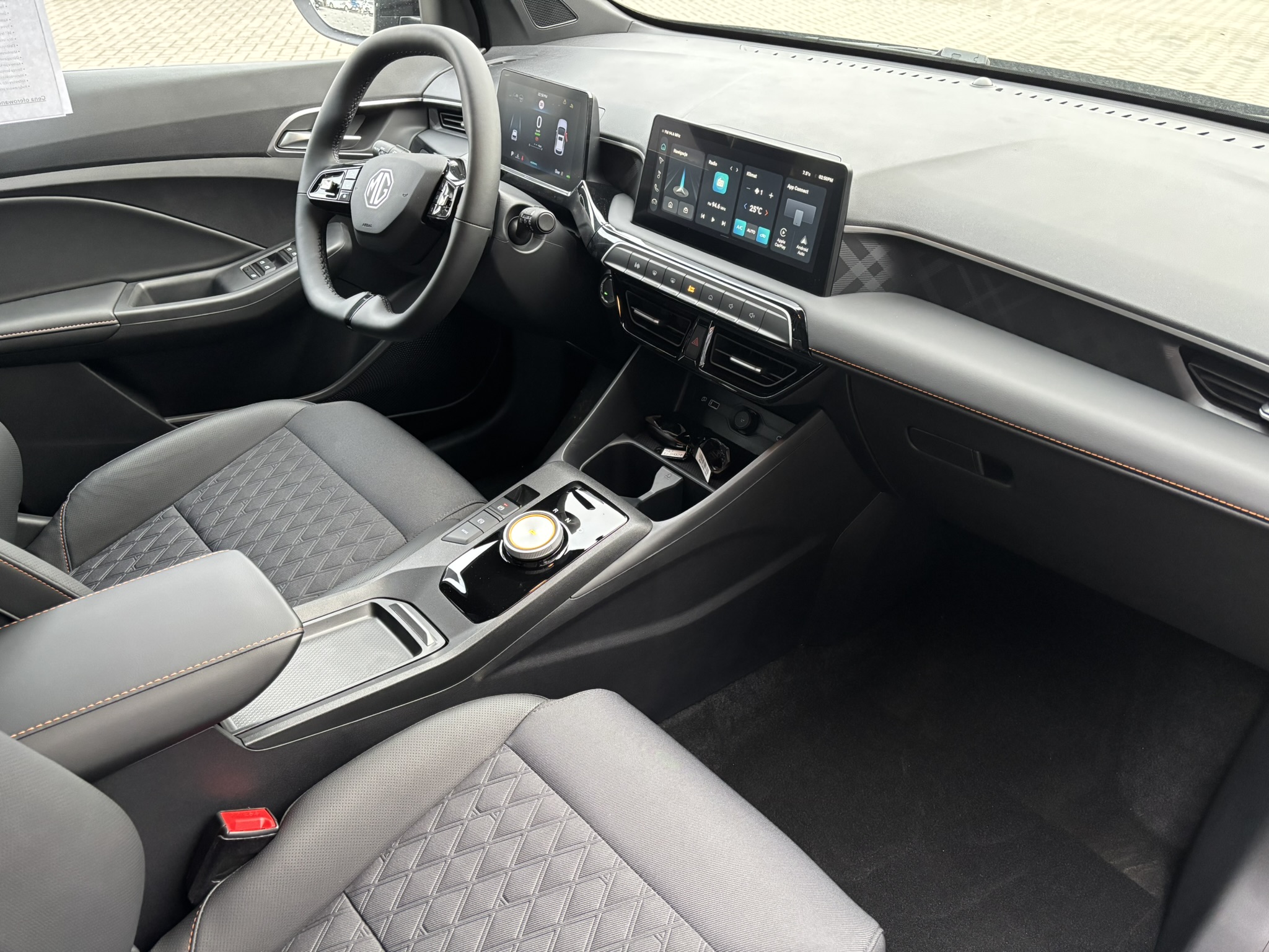 
								Nowy MG3 Exclusive 1.5 HEV+ 195KM full									